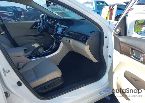 2016 Honda Accord Touring z USA, uszkodzony, nr VIN 1HGCR3F92GA012053